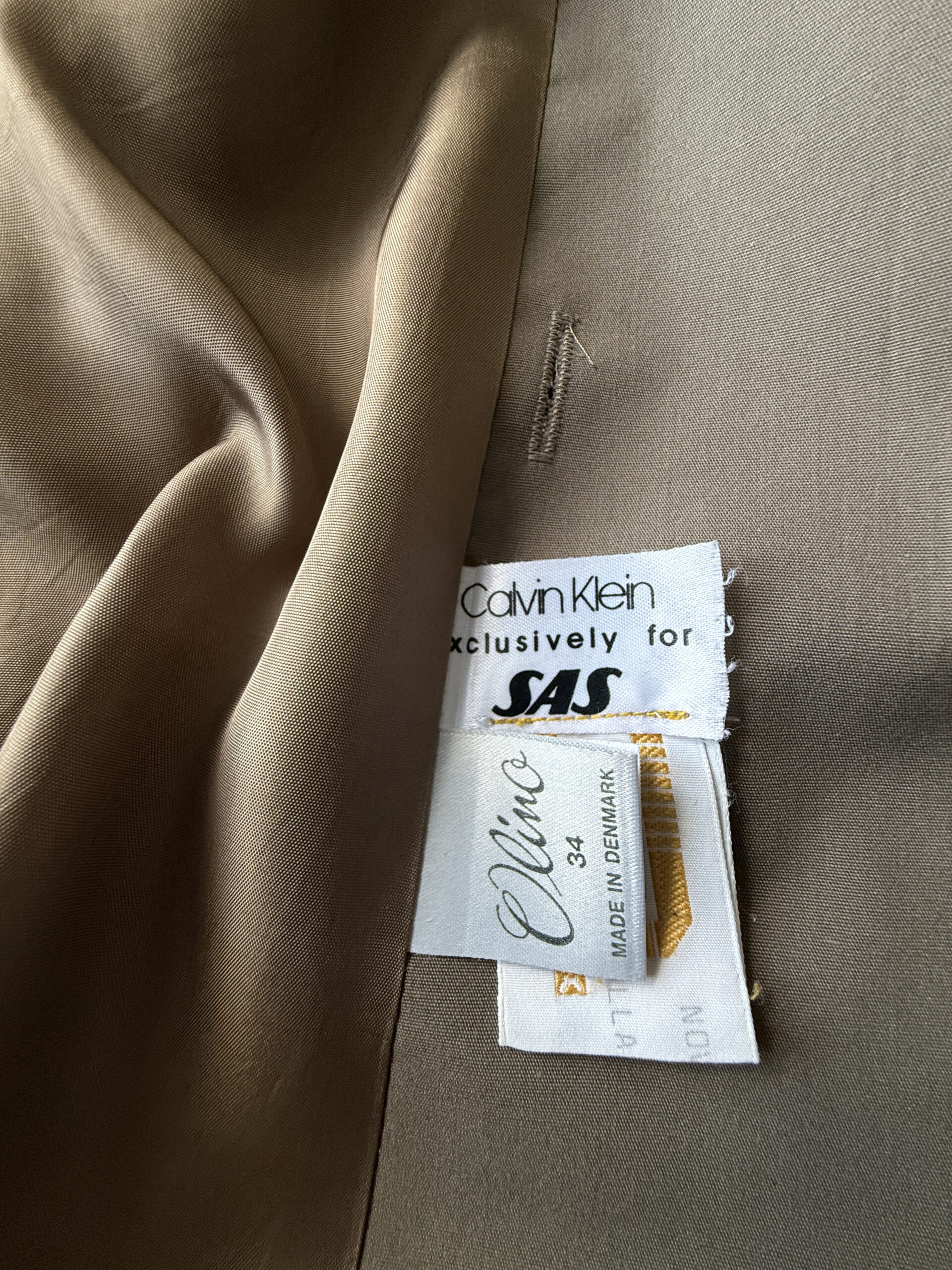 SAS Cape-Back Trench Coat - Image 4