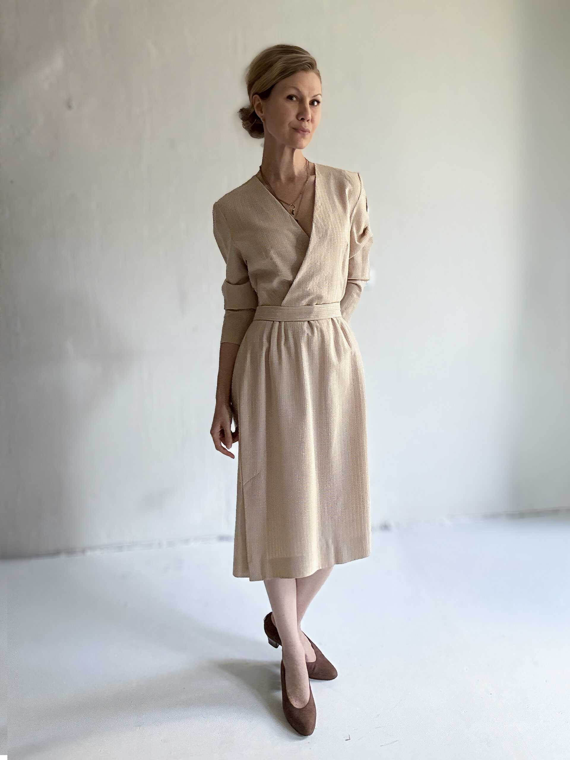 Tailor-Made Golden Thread Dress - Image 2