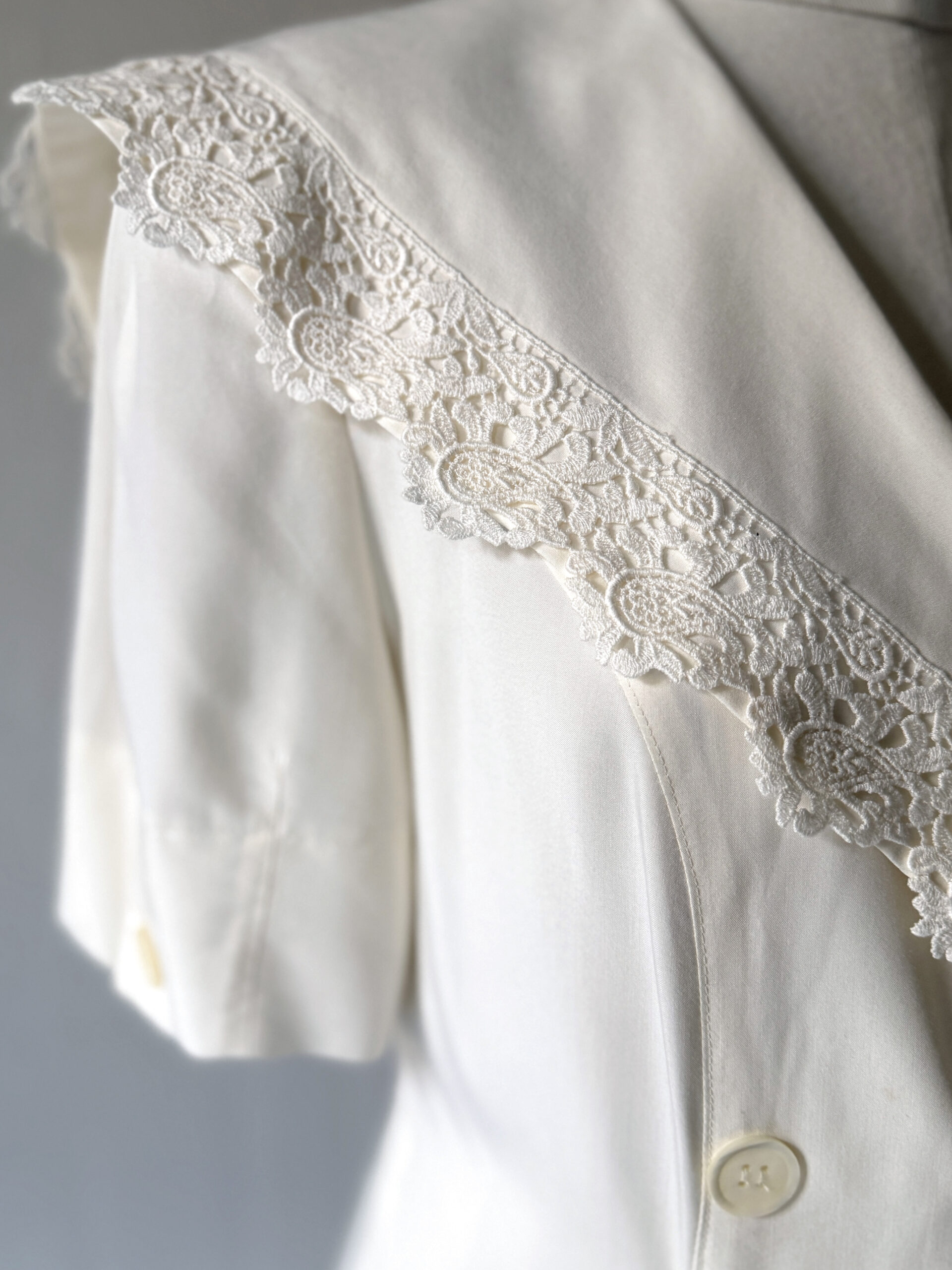 Ivory Lace-Collar Blouse - Image 4
